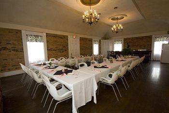 Rogues Harbor Inn Lansing Экстерьер фото