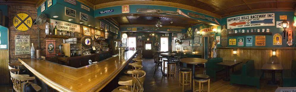 Rogues Harbor Inn Lansing Экстерьер фото